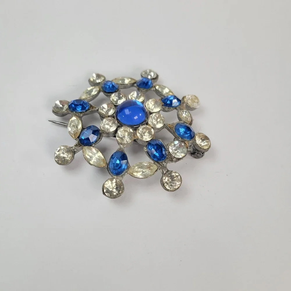 Vintage Pot‎ Metal Brooch Floral Snowflake Blue Clear Rhinestones READ